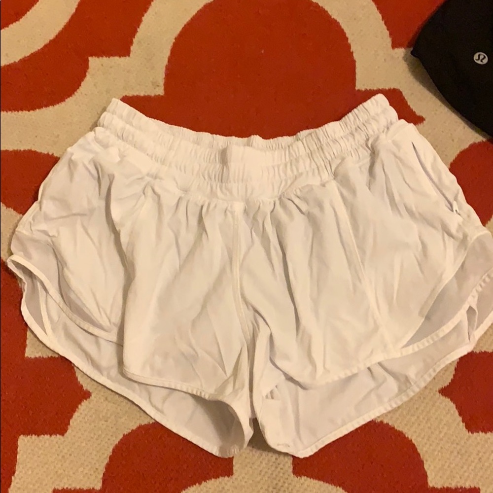 Lulu lemon Hotty Hot 2.5” shorts